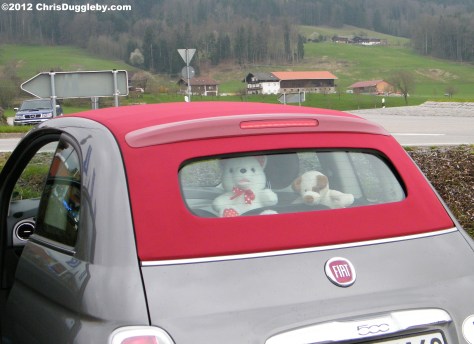 Riskko helps Pink Lips get the roof of the Italian Convertible down