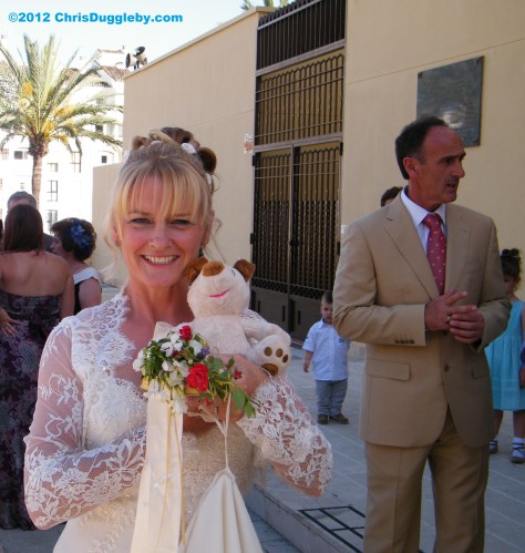 Some dogs just know how to win a beautiful woman's heart!