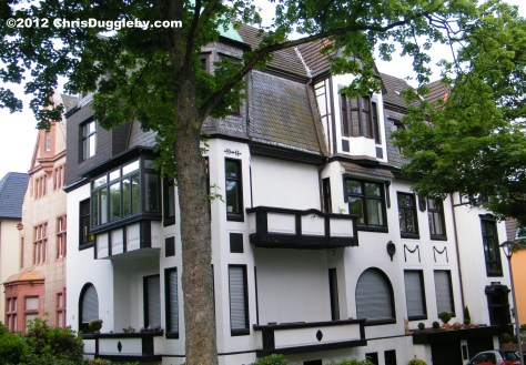 Houses of nobility overlooking Bochum Stadtpark: E