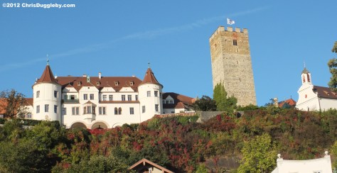 Schloss Neubeuern with its beautiful hanging gardens as seen from the market village square Schloss Neubeuern with its beautiful hanging gardens as seen from the market village square