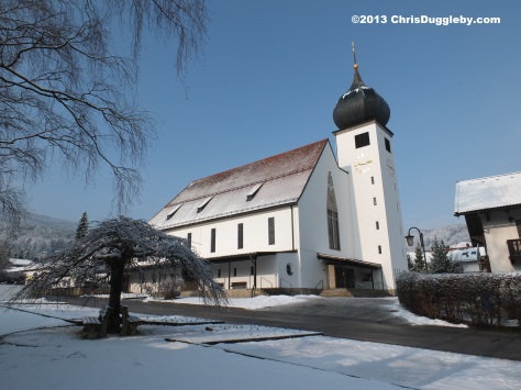 Bad Feilnbach's beautiful church in the winter sun: Pfarrkirche Herz Jesu