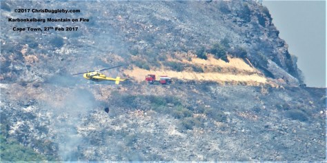Cape Towns Land and Airborn fire fighting crews join at Karbonkelberg to start fighting the bush fires